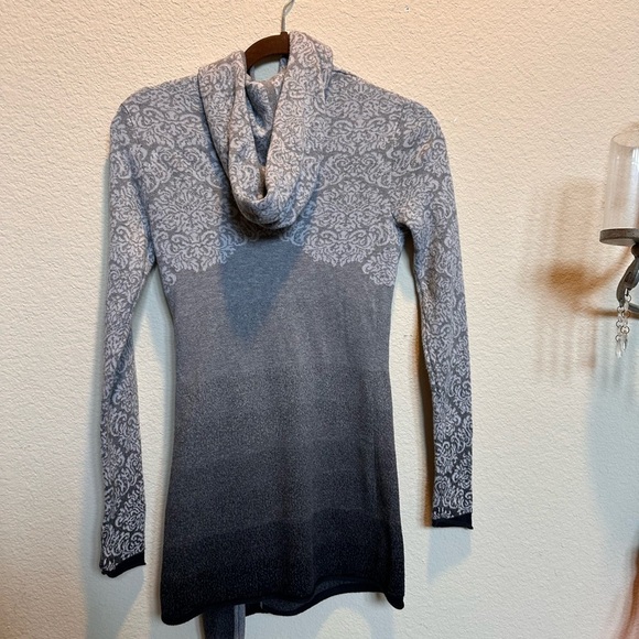 Athleta Gray Utility Jacket with Textured Ombre Design - Picture 2 of 6